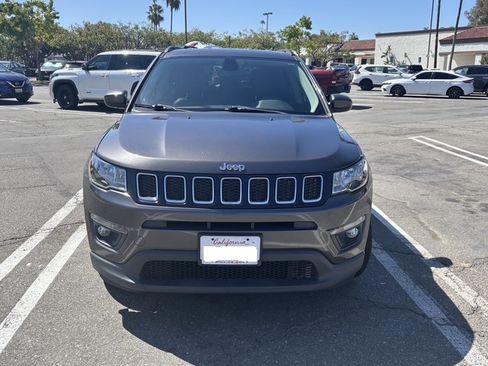 Used 2019 Jeep Compass Latitude w/ Popular Equipment Group FWD image 2