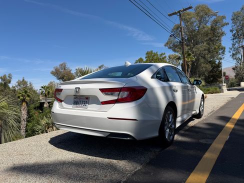 Used 2018 Honda Accord LX image 2
