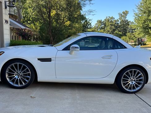 Used 2020 Mercedes-Benz SLC 300 image 11