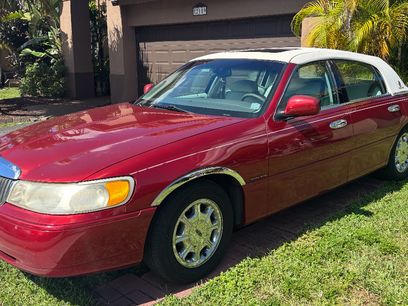 Used 1999 Lincoln Town Car Signature