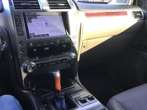 Used 2016 Lexus GX 460 image 14