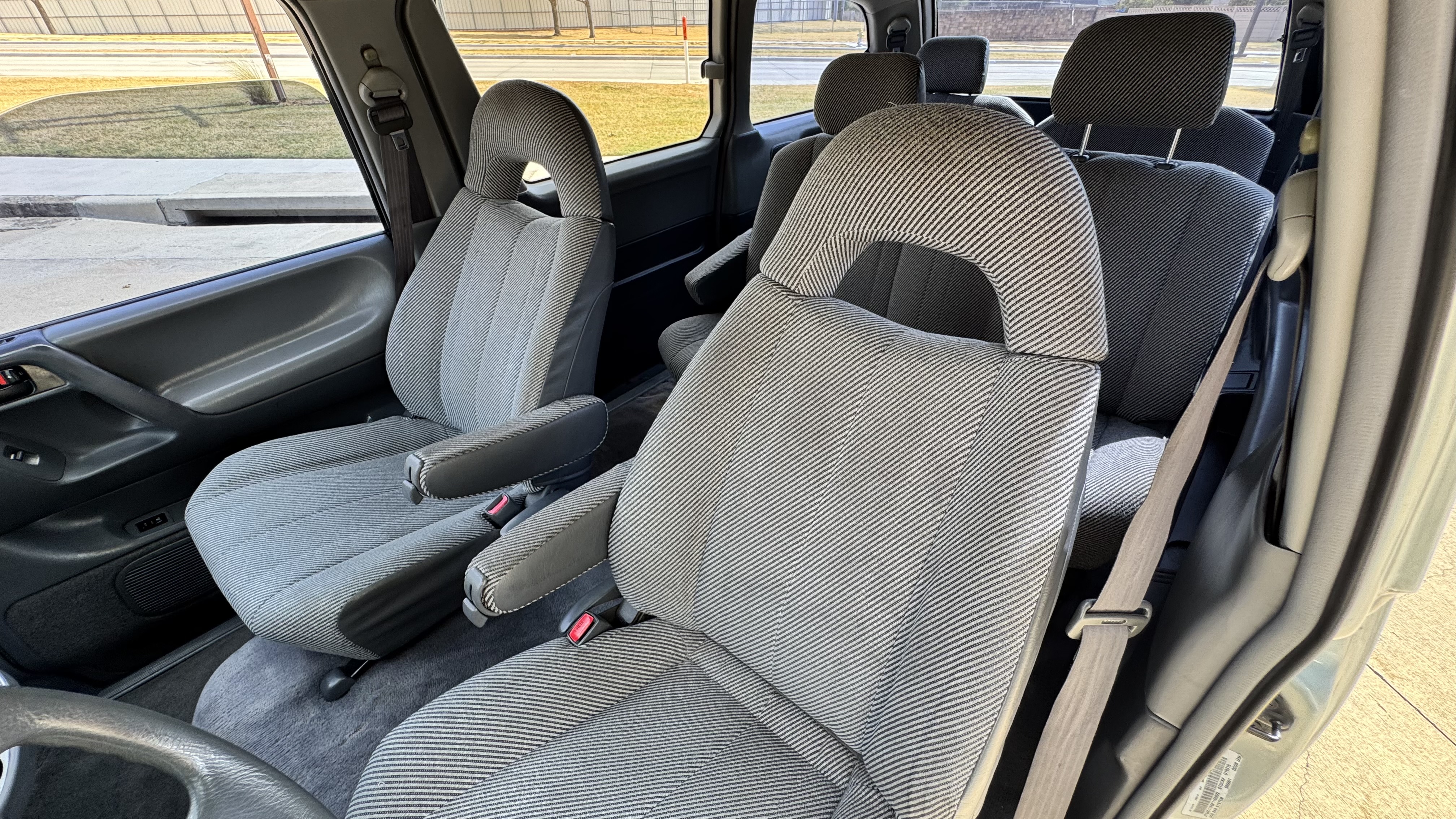 Used 1993 Toyota Previa Deluxe RWD image 25
