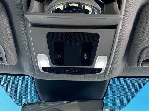 Used 2025 Honda Pilot Touring image 15