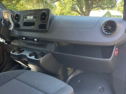 Used 2020 Mercedes-Benz Sprinter 2500 image 17