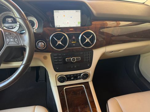 Used 2014 Mercedes-Benz GLK 250 BlueTEC 4MATIC image 5