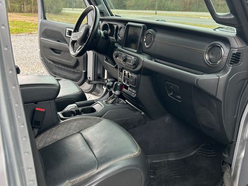 Used 2020 Jeep Wrangler Unlimited Sahara image 12