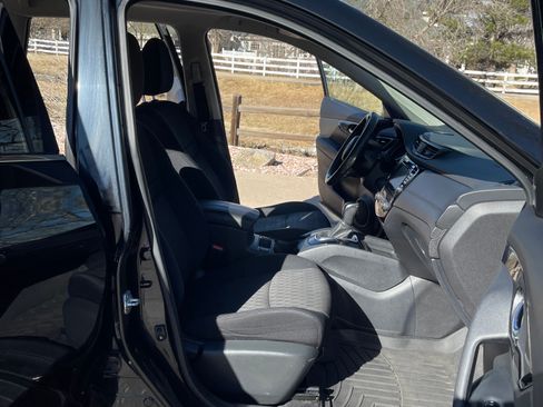 Used 2017 Nissan Rogue SV w/ HEV Premium Package image 8