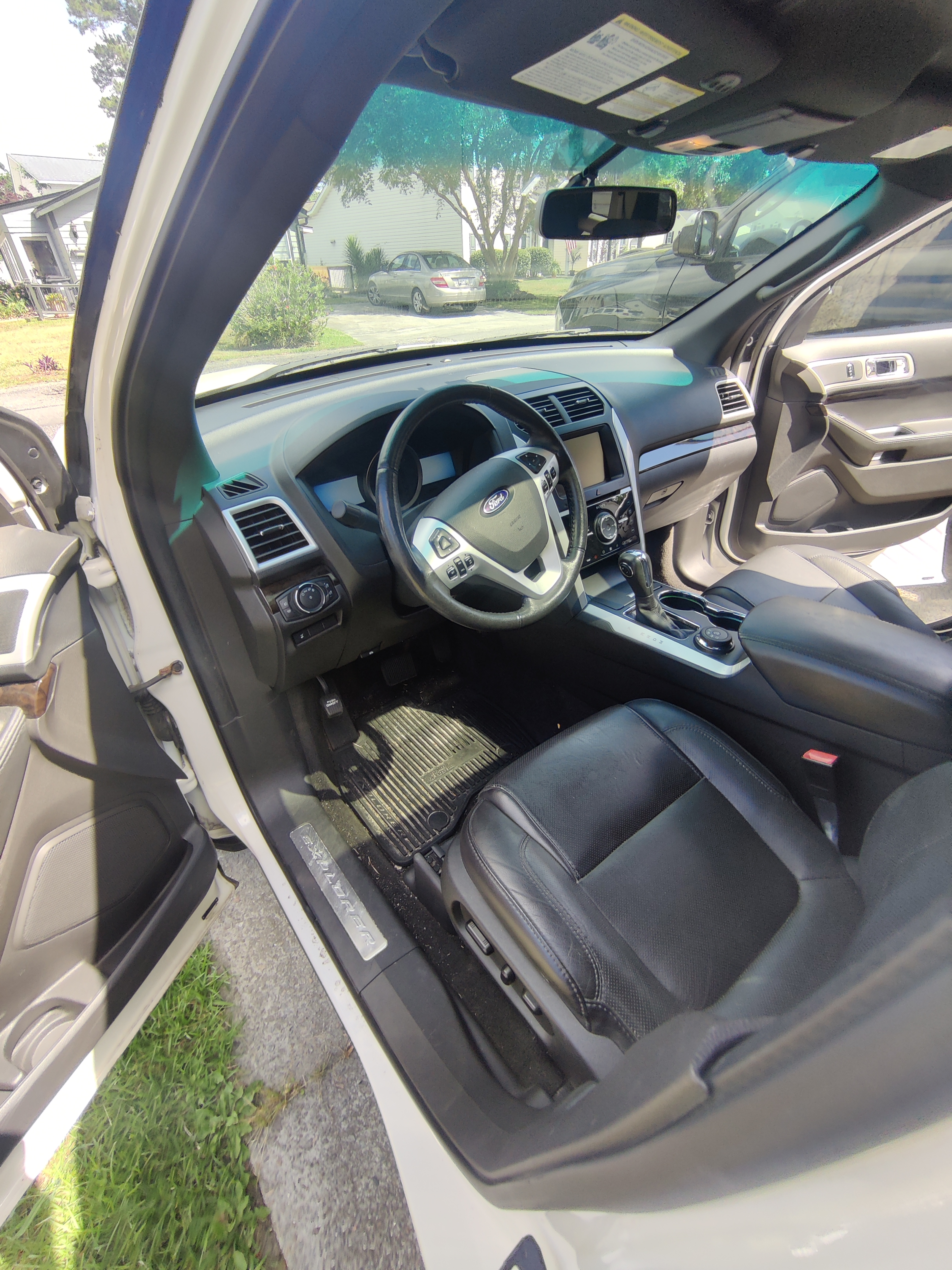 Used 2015 Ford Explorer Limited w/ Equipment Group 301A AWD/4WD image 8