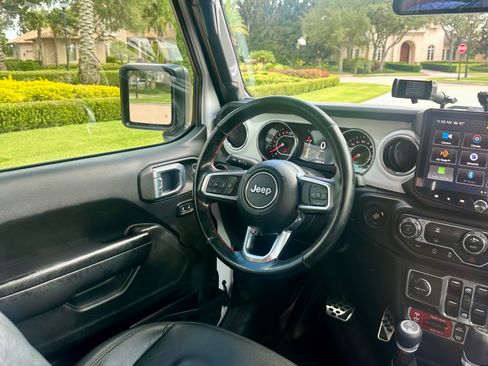 Used 2021 Jeep Wrangler Unlimited Rubicon AWD/4WD image 9
