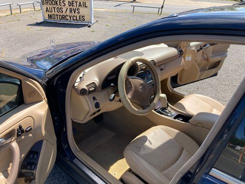 Used 2004 Mercedes-Benz C 320 4MATIC Sedan image 10