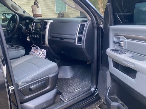 Used 2017 RAM 2500 SLT image 10