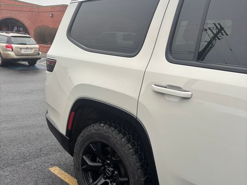 Used 2022 Jeep Wagoneer Series II image 6