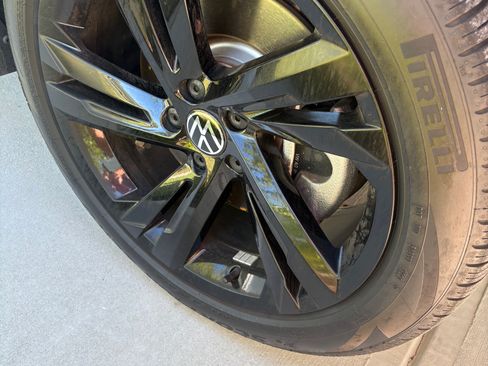 Used 2024 Volkswagen Tiguan SE R-Line AWD/4WD image 13