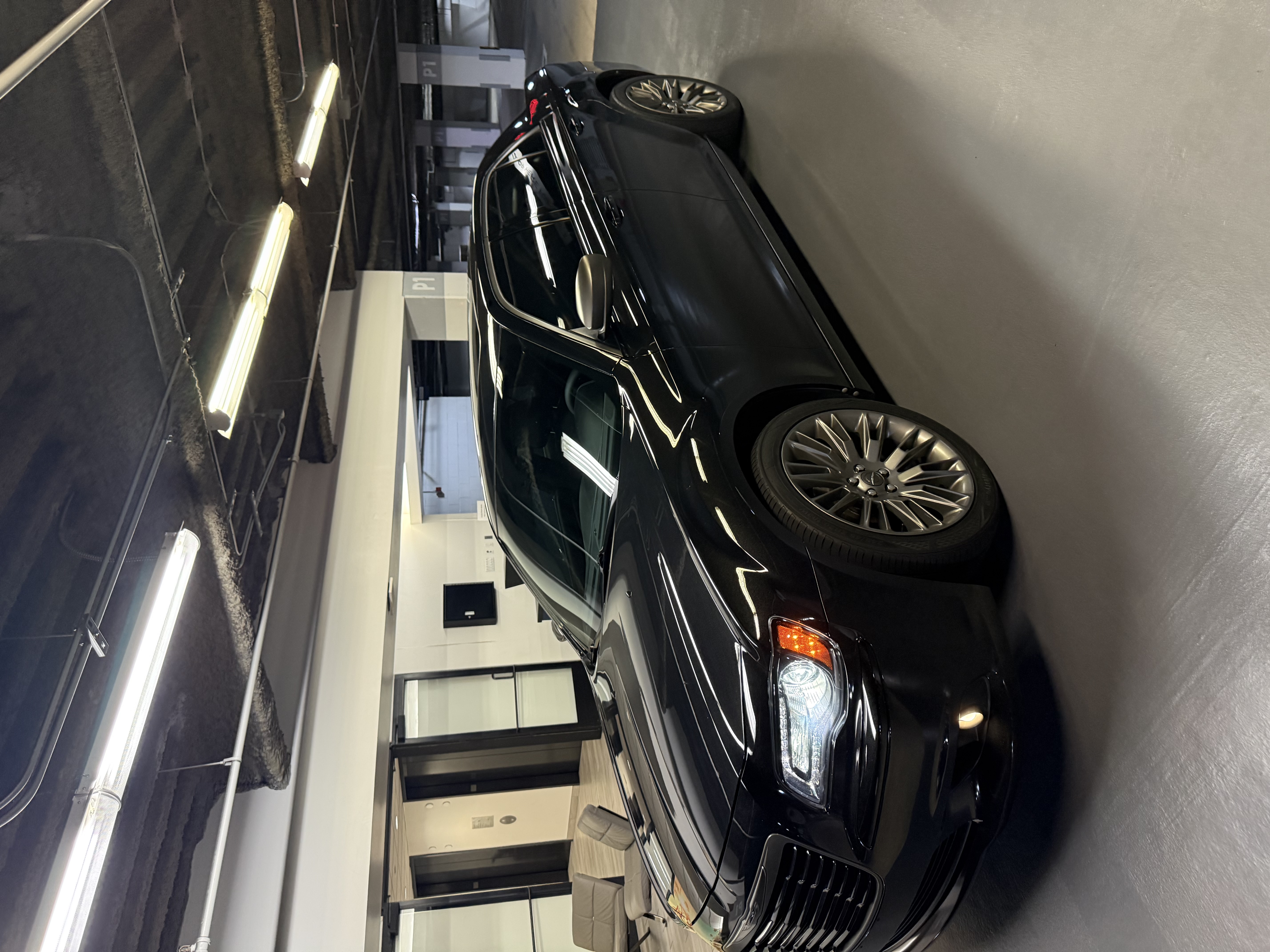 Used 2014 Chrysler 300 C RWD image 14