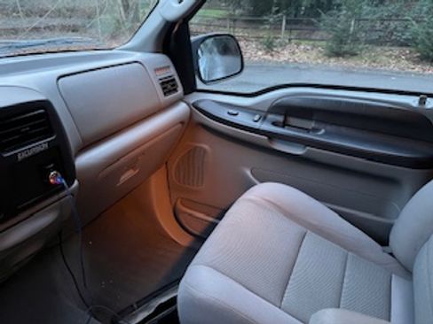 Used 2005 Ford Excursion XLT image 8