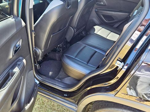 Used 2019 Chevrolet Trax Premier w/ Midnight Edition FWD image 13