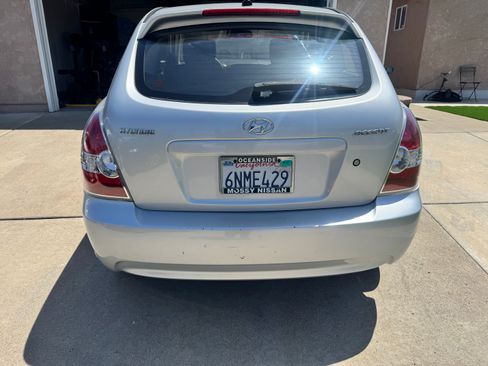 Used 2010 Hyundai Accent GS w/ Premium Pkg 3 FWD image 2