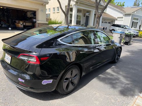 Used 2018 Tesla Model 3 Long Range image 9