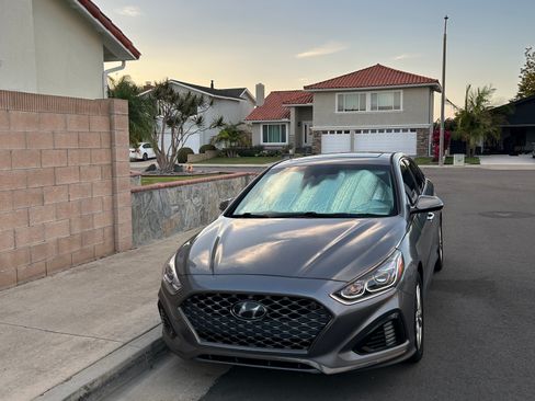 Used 2019 Hyundai Sonata Limited w/ Cargo Package FWD image 2
