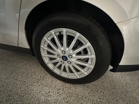 Used 2017 Ford Focus Electric Hatchback image 13