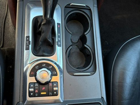 Used 2011 Land Rover Range Rover HSE image 2