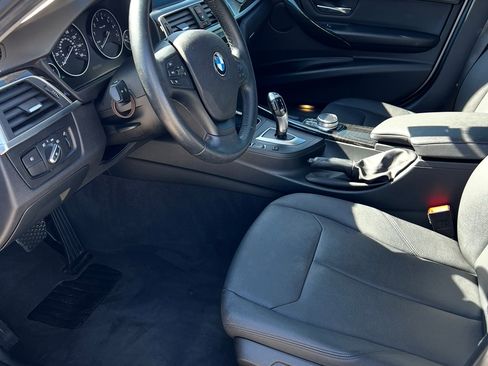 Used 2017 BMW 320i xDrive Sedan image 9
