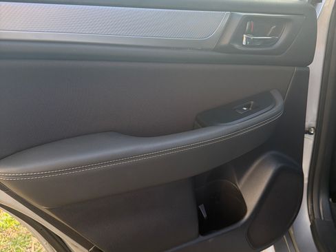 Used 2017 Subaru Legacy 2.5i Premium image 9