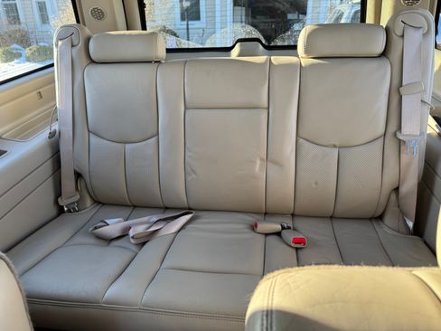 Used 2004 Cadillac Escalade ESV Platinum image 11