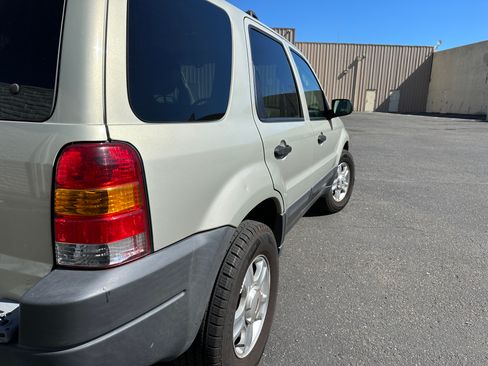 Used 2004 Ford Escape XLT image 11