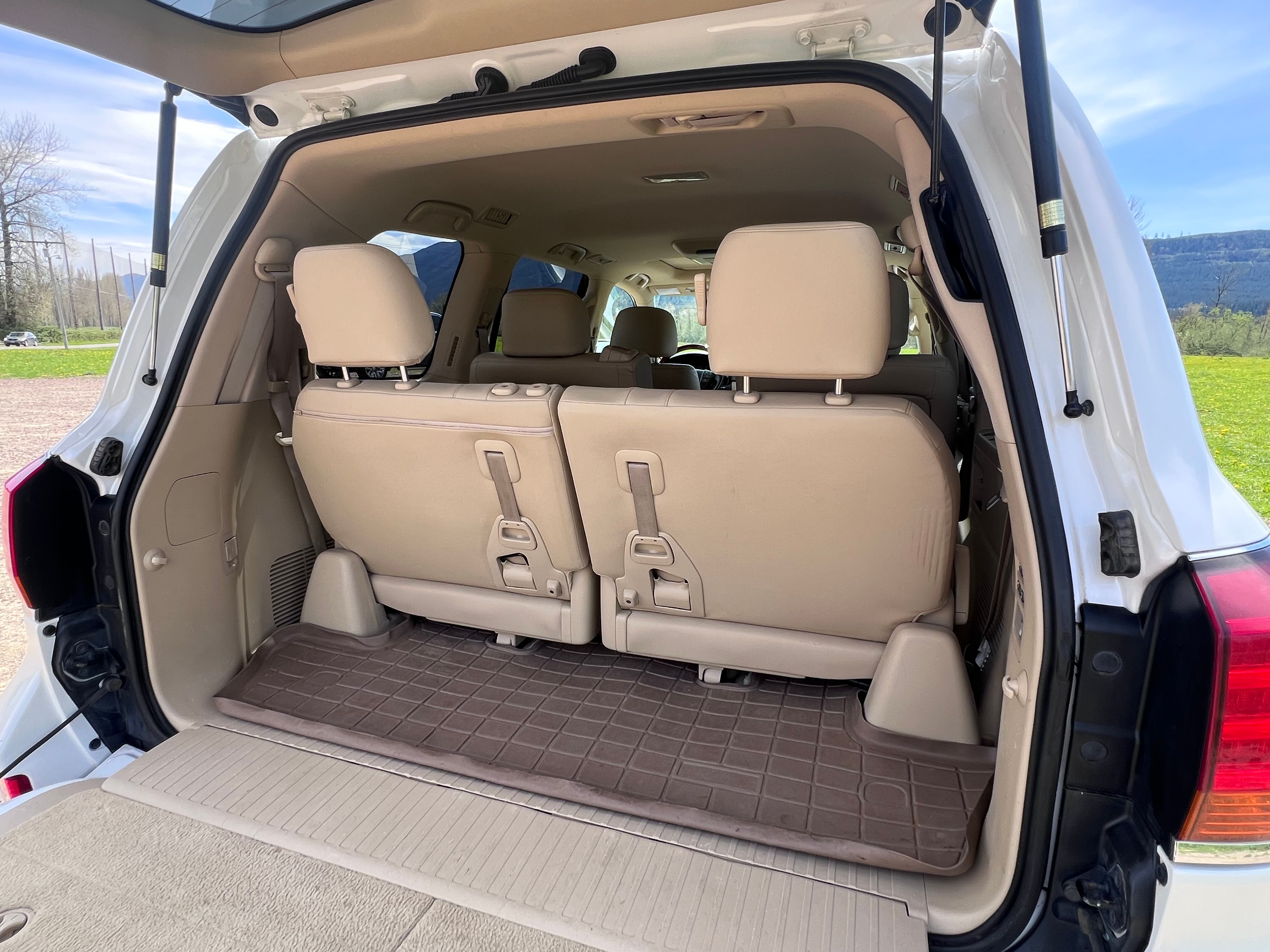 Used 2010 Lexus LX 570 4WD image 9
