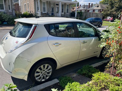Used 2015 Nissan Leaf S w/ Charge Package FWD image 5