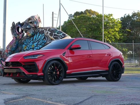 Used 2019 Lamborghini Urus image 1