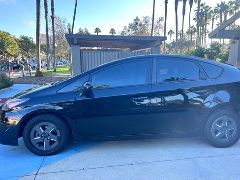 Used 2010 Toyota Prius Three image 2