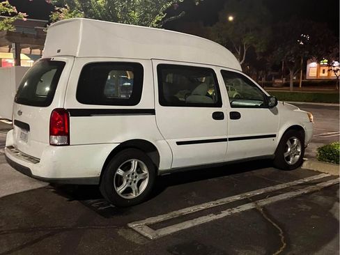 Used 2008 Chevrolet Uplander image 2