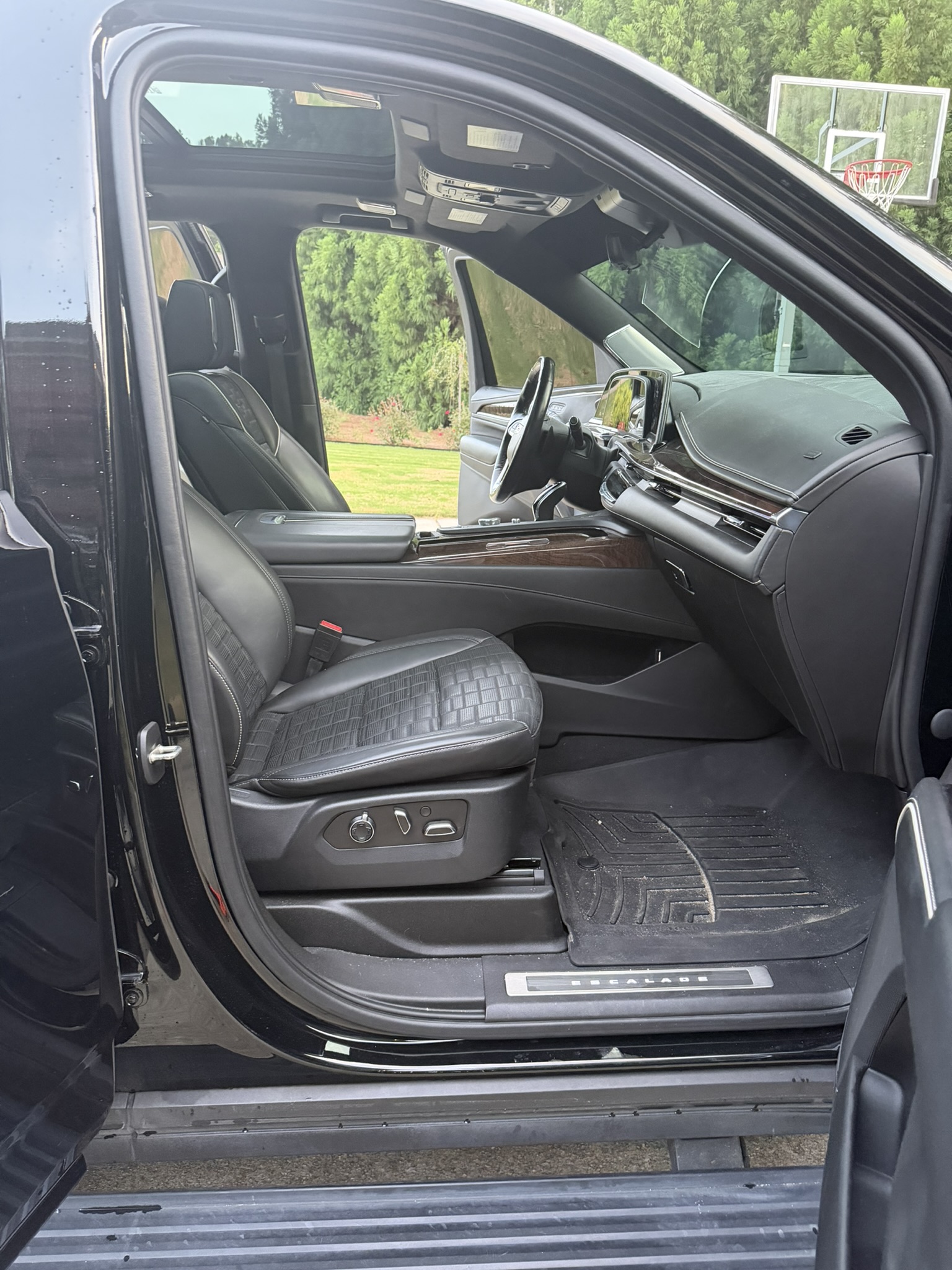 Used 2021 Cadillac Escalade Sport Platinum RWD image 21