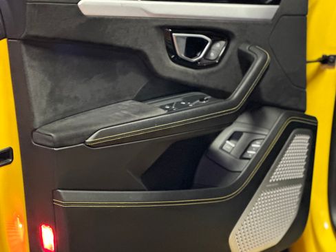 Used 2019 Lamborghini Urus image 8