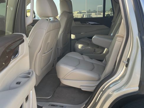 Used 2016 Cadillac Escalade Premium image 11