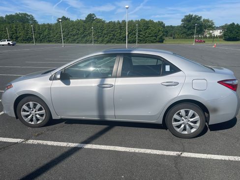 Used 2015 Toyota Corolla LE FWD image 4