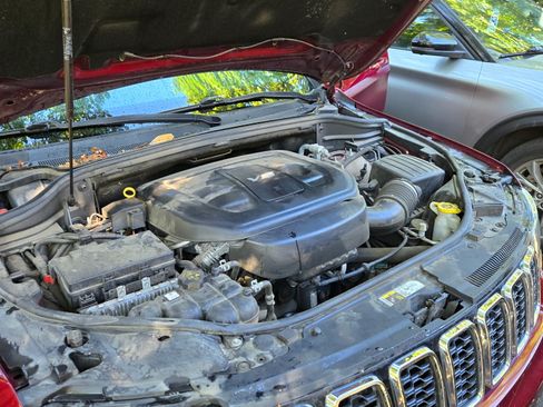 Used 2017 Jeep Grand Cherokee Laredo AWD/4WD image 6