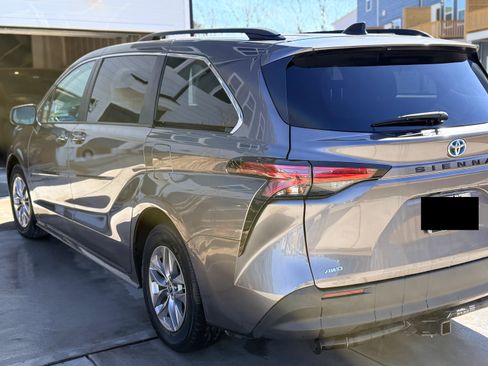 Used 2022 Toyota Sienna LE image 5