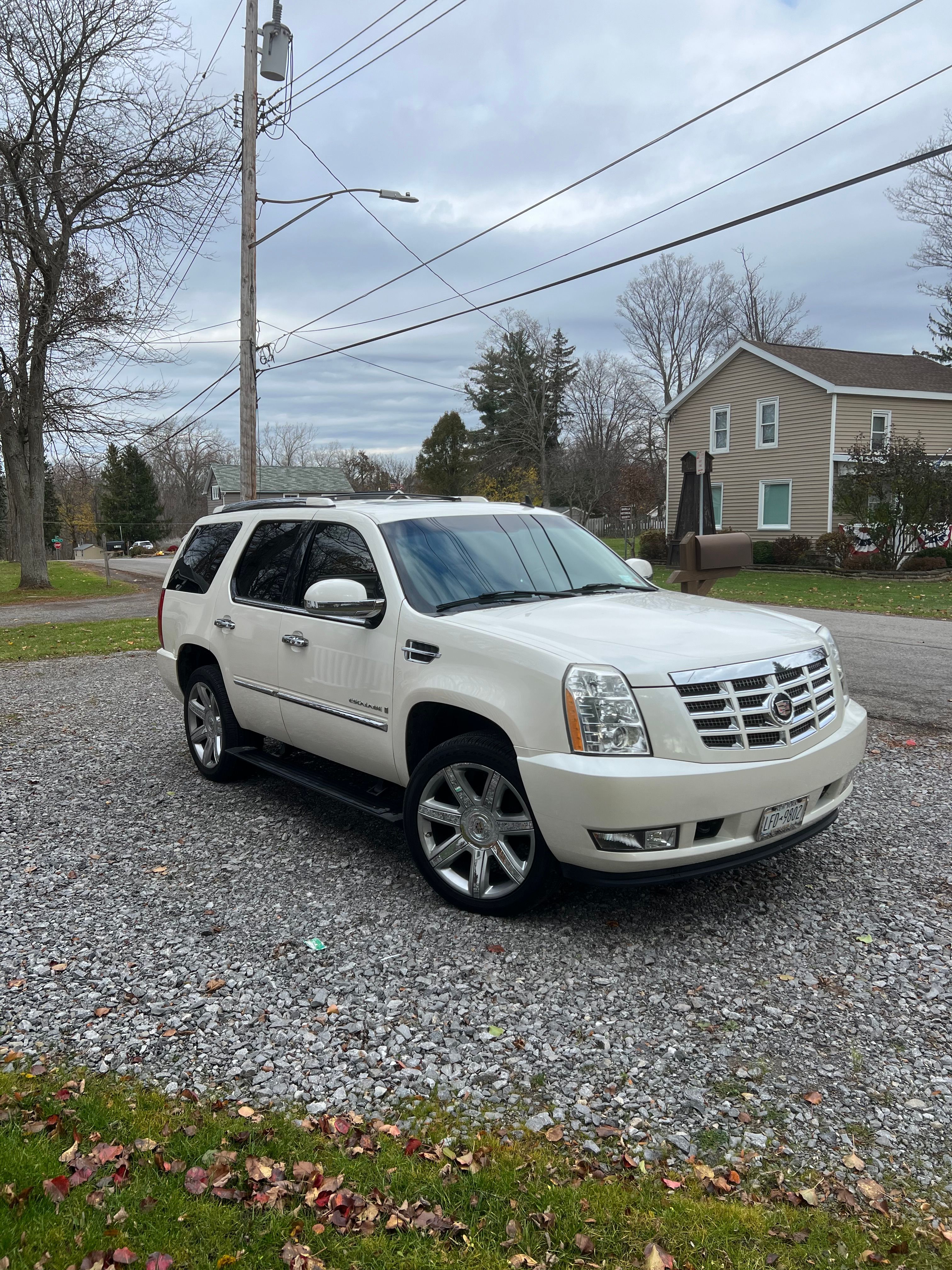Used 2007 Cadillac Escalade AWD w/ Information Package image 2