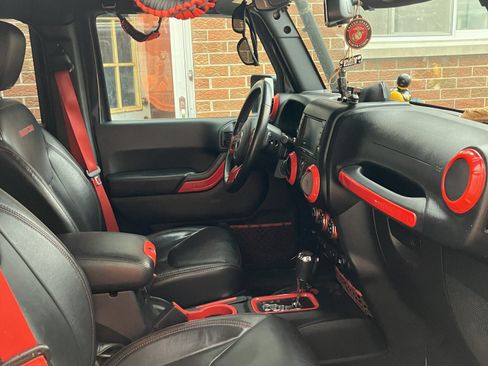 Used 2017 Jeep Wrangler Unlimited Rubicon image 10