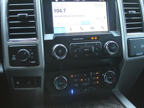 Used 2019 Ford F350 Lariat w/ Lariat Value Package image 8