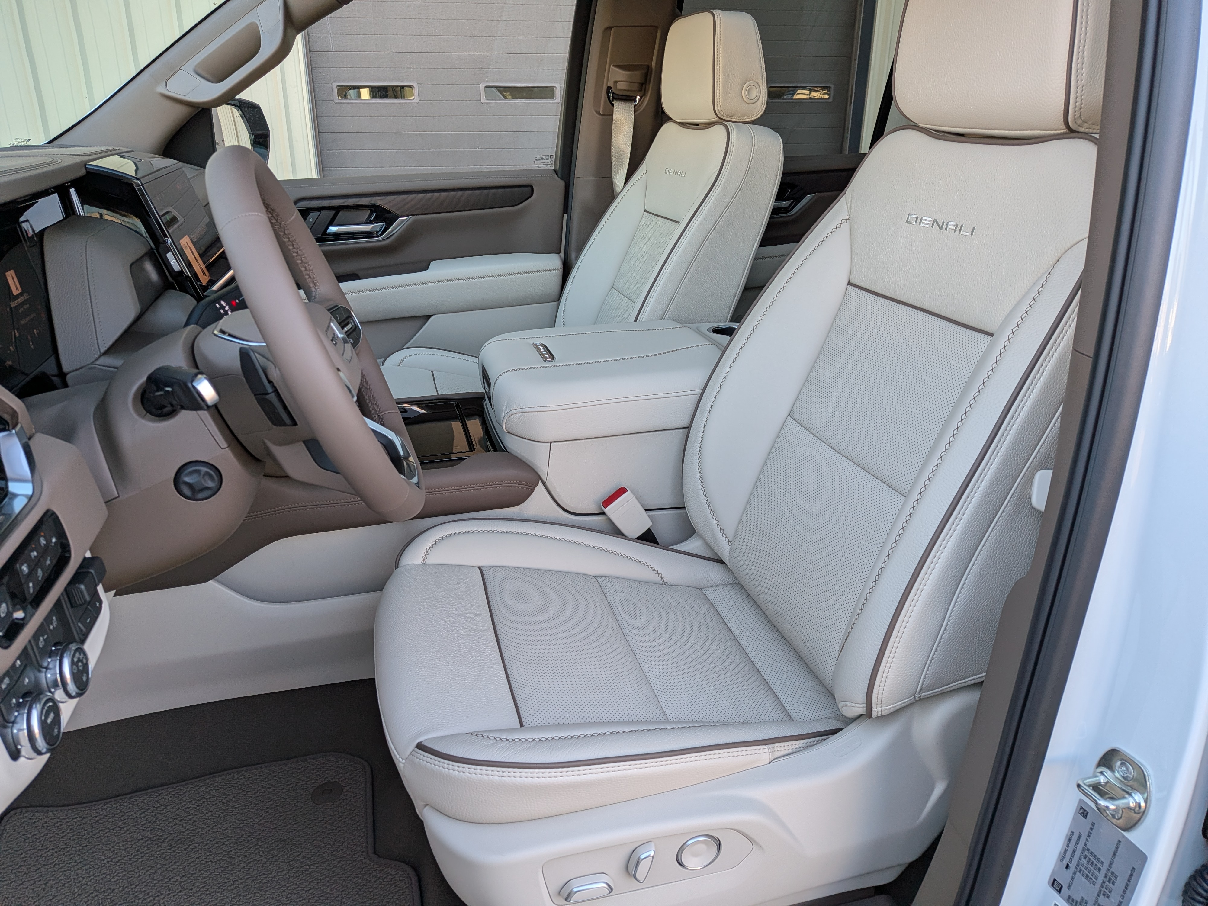Used 2026 GMC Yukon Denali w/ Sun & Power Step Package AWD/4WD image 10