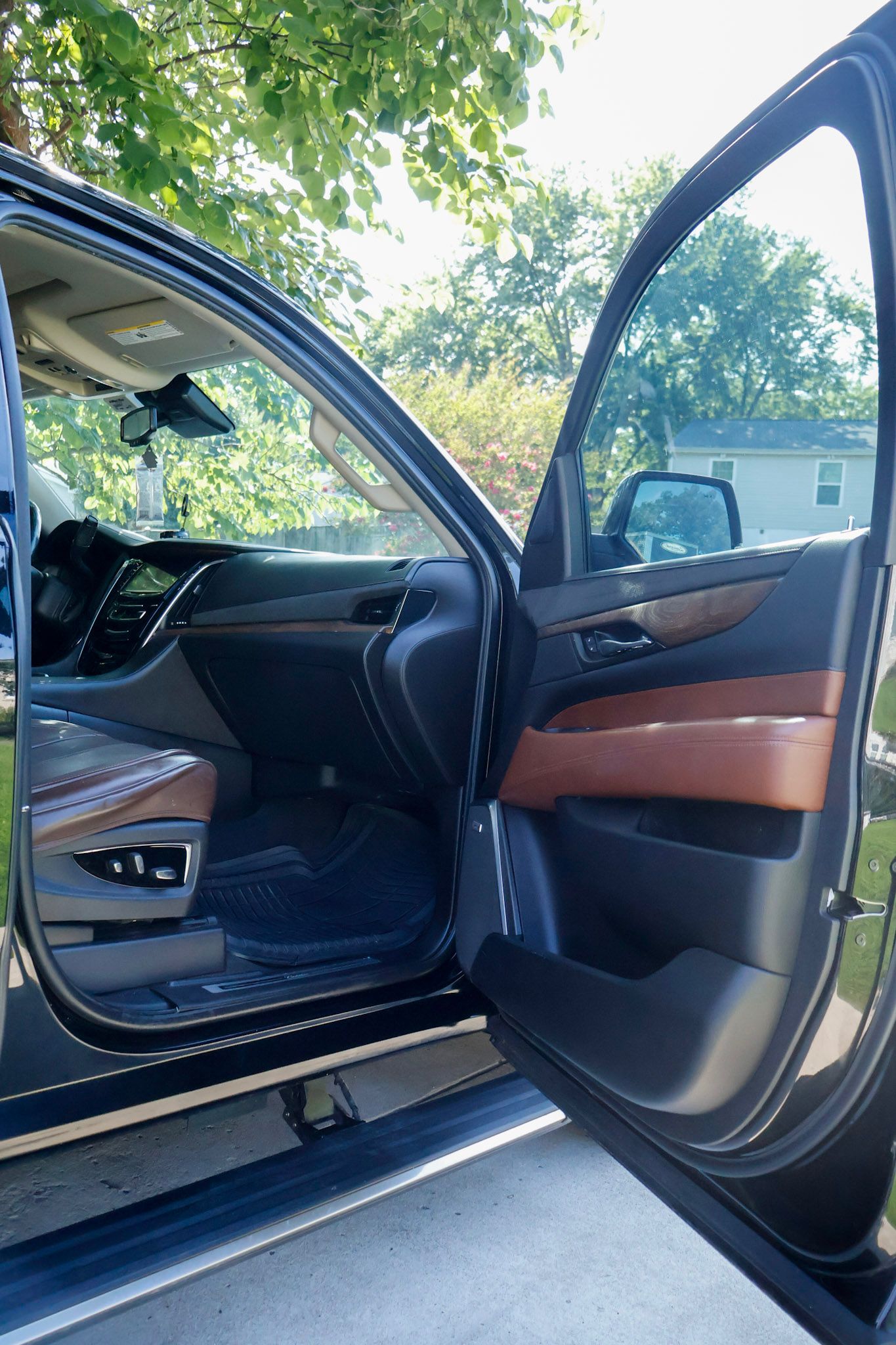 Used 2015 Cadillac Escalade ESV Premium AWD/4WD image 10