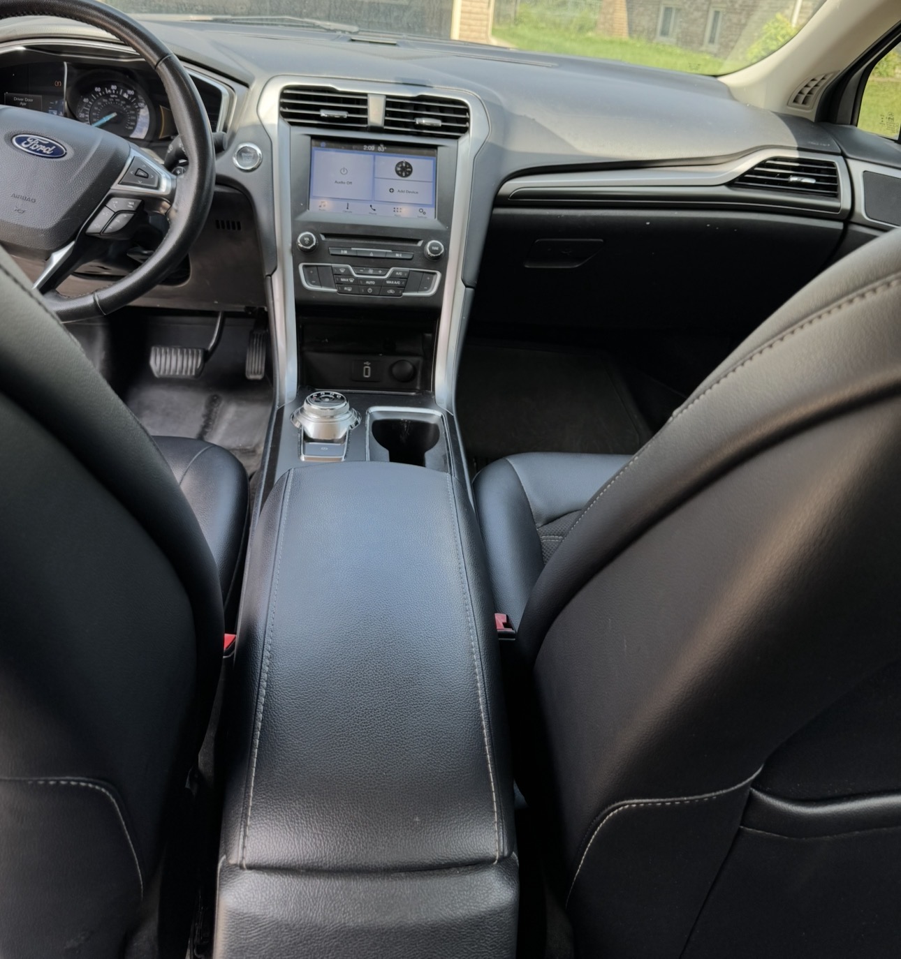 Used 2017 Ford Fusion SE w/ Equipment Group 201A FWD image 8