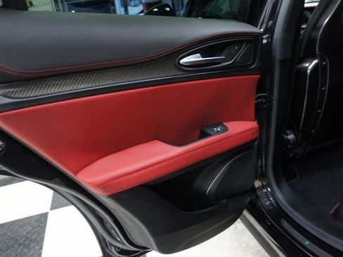 Used 2018 Alfa Romeo Stelvio Quadrifoglio image 31