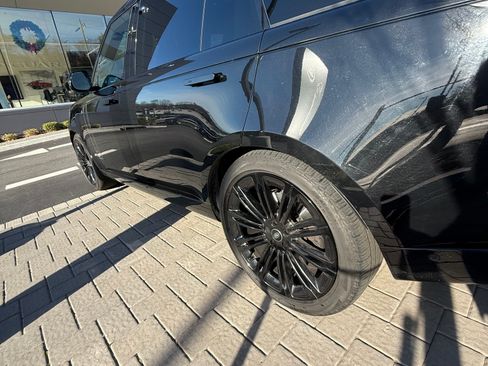 Used 2024 Land Rover Range Rover Long Wheelbase Autobiography image 4