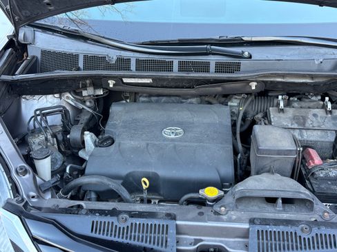 Used 2014 Toyota Sienna LE image 12