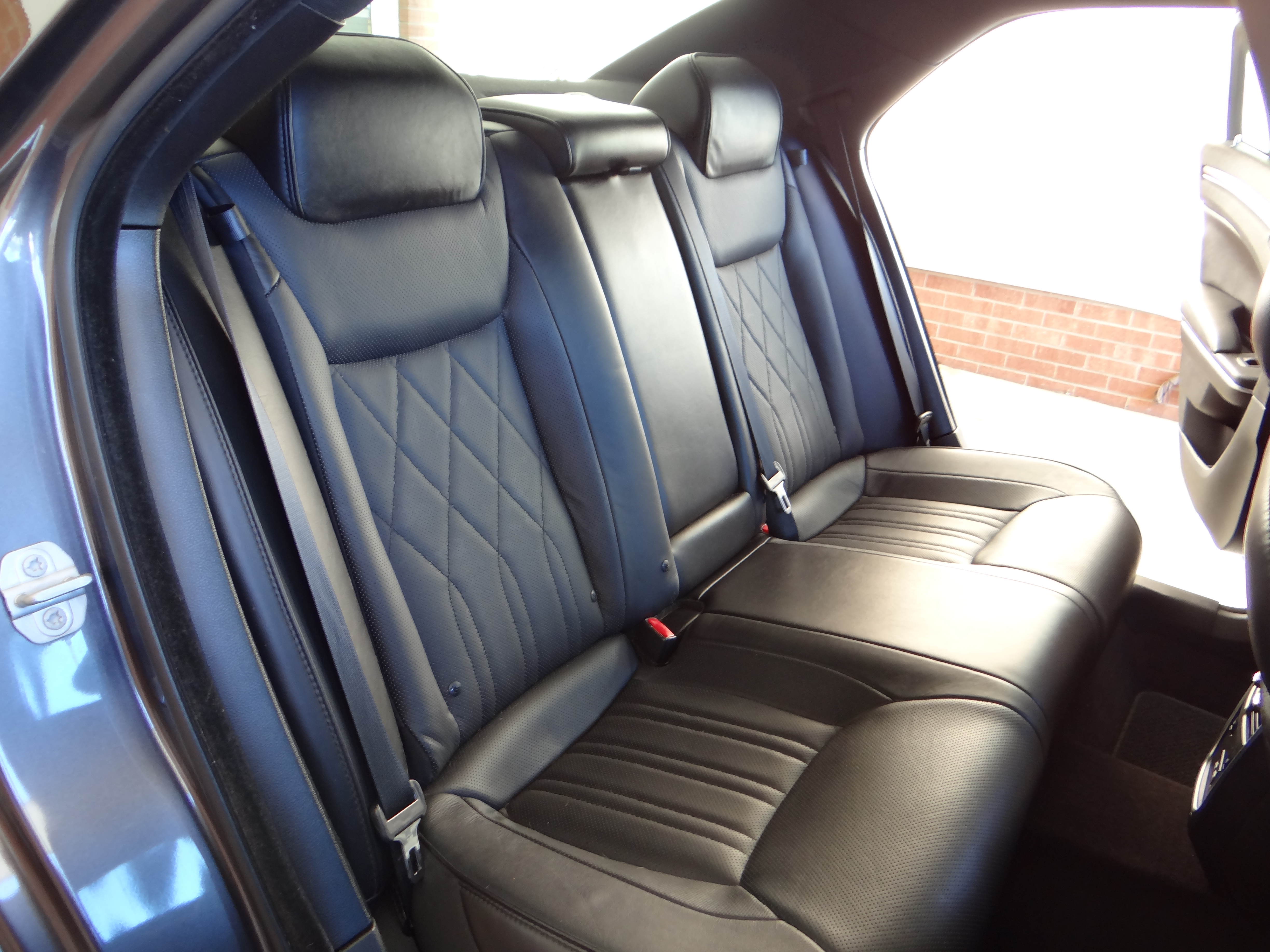 Used 2018 Chrysler 300 C RWD image 14